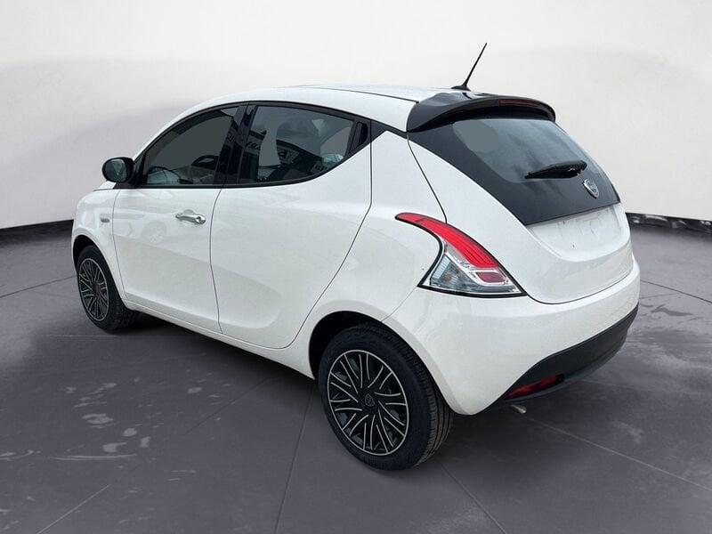 Lancia Ypsilon 1.0 FireFly 5 porte S&S Hybrid Oro