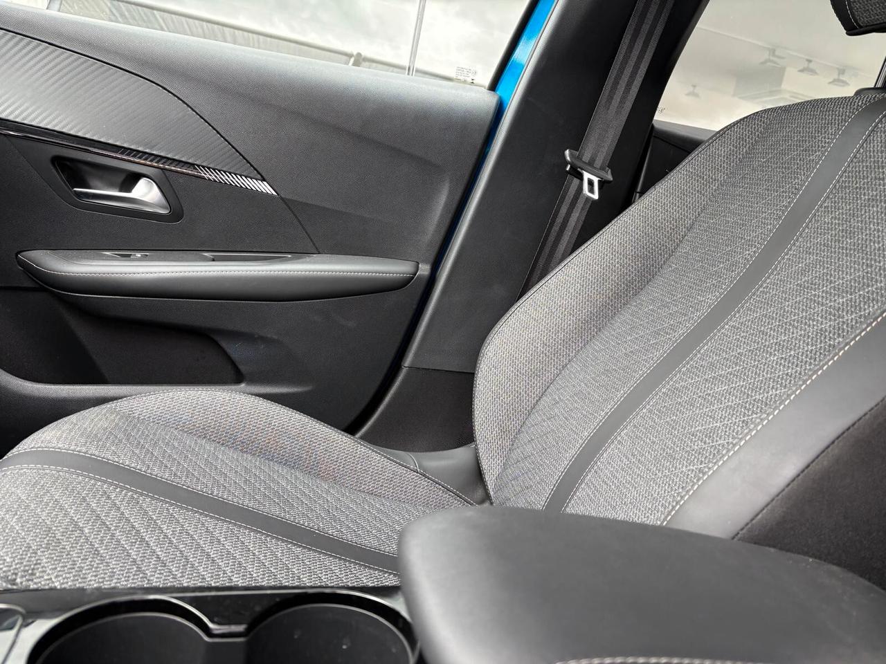Peugeot 208 ALLURE Hybrid 110 e-DCS6 SPOTICAR