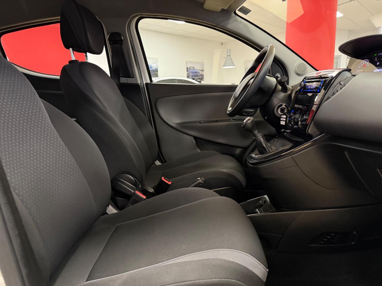 Lancia Ypsilon 1.3 MJT 16V 95 CV 5 porte S&S Silver