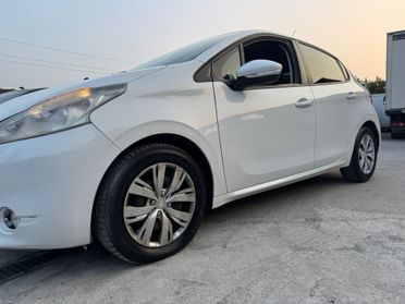 Peugeot 208 1.4 HDi 68 CV 5 porte Allure neopatentati