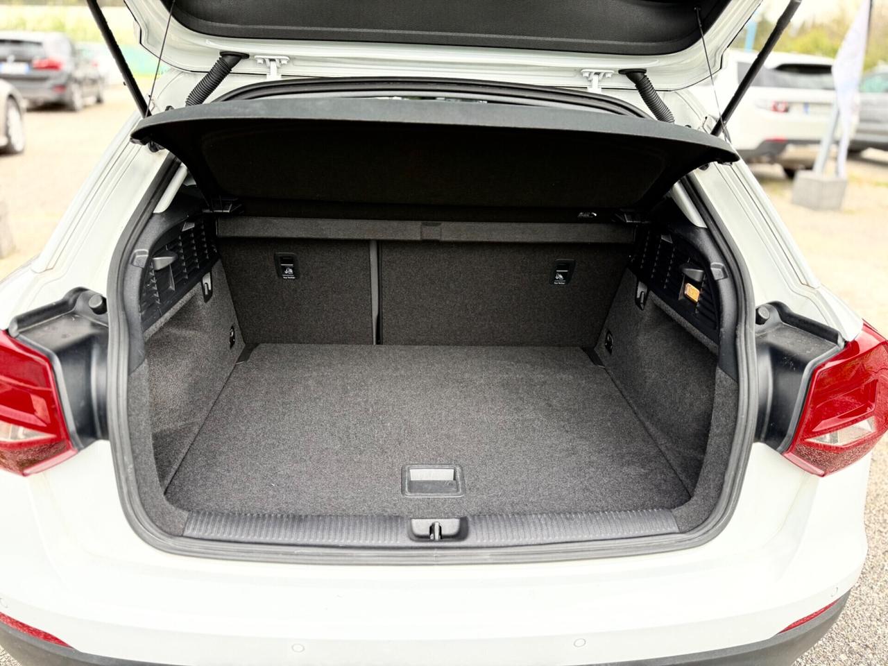 AUDIQ2 1.6 TDI S tronic *NAVI