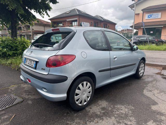 PEUGEOT 206 1.1 3p. XT