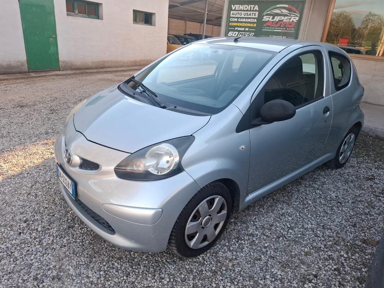 Toyota Aygo 1.0 12V VVT-i 3 porte Sol 68Cv (50Kw)