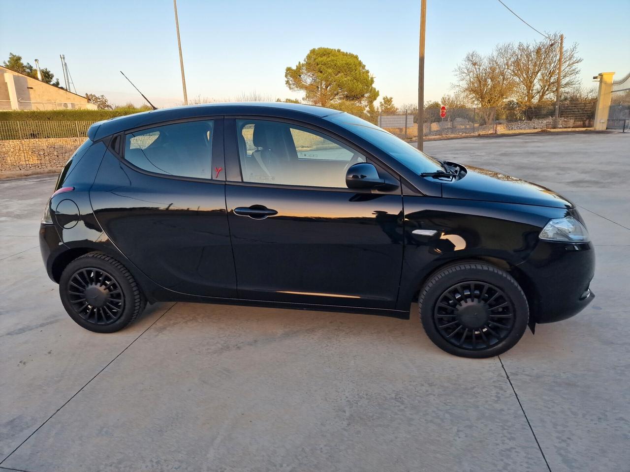 Lancia Ypsilon 1.2 69 CV 5 porte Elefantino