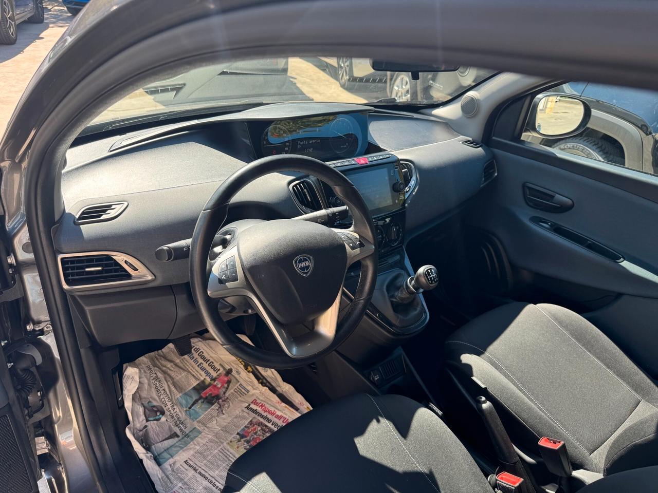 Lancia Ypsilon hybrid Gold