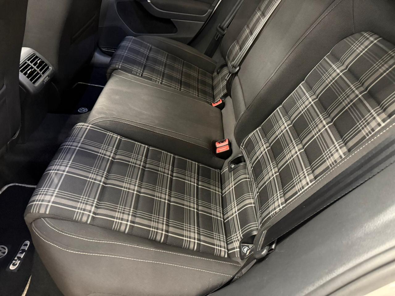 Volkswagen Golf 2.0 GTD TDI DSG CON TETTO 5p. Highline BlueMotion Technology