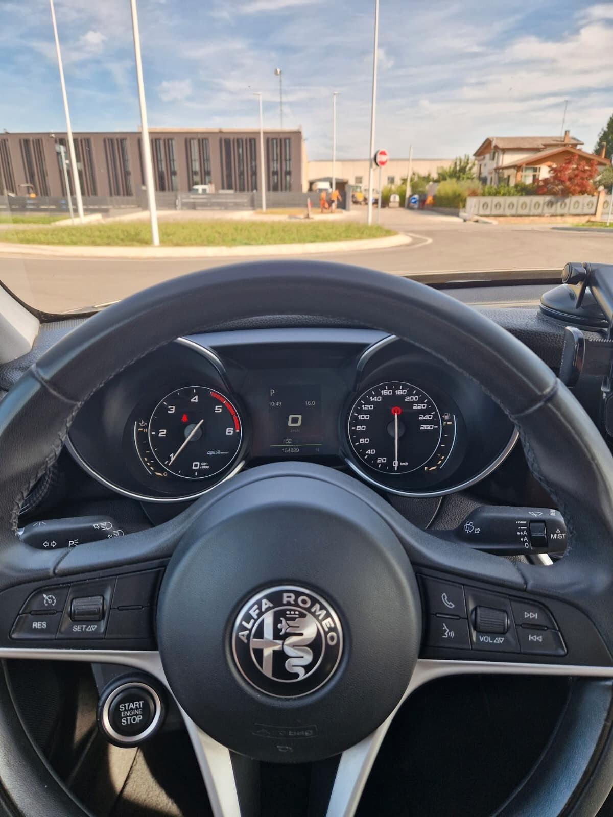 Alfa Romeo Giulia 2.2 Turbodiesel 180 CV AT8 Business Sport Launch Ed.
