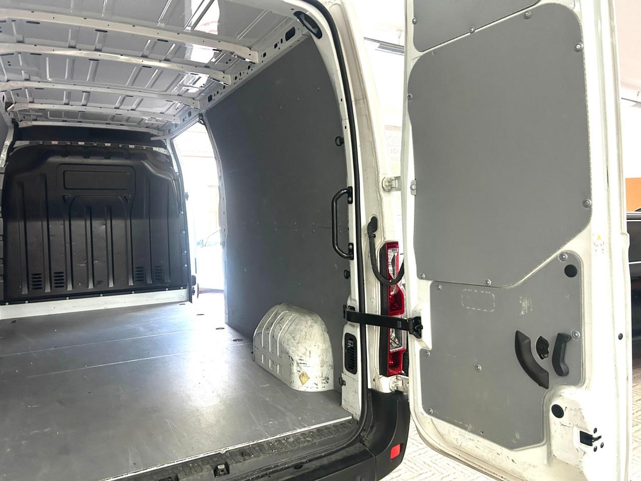 RENAULT Master master T35 2.3 dci 135cv L3H2 Ice Plus