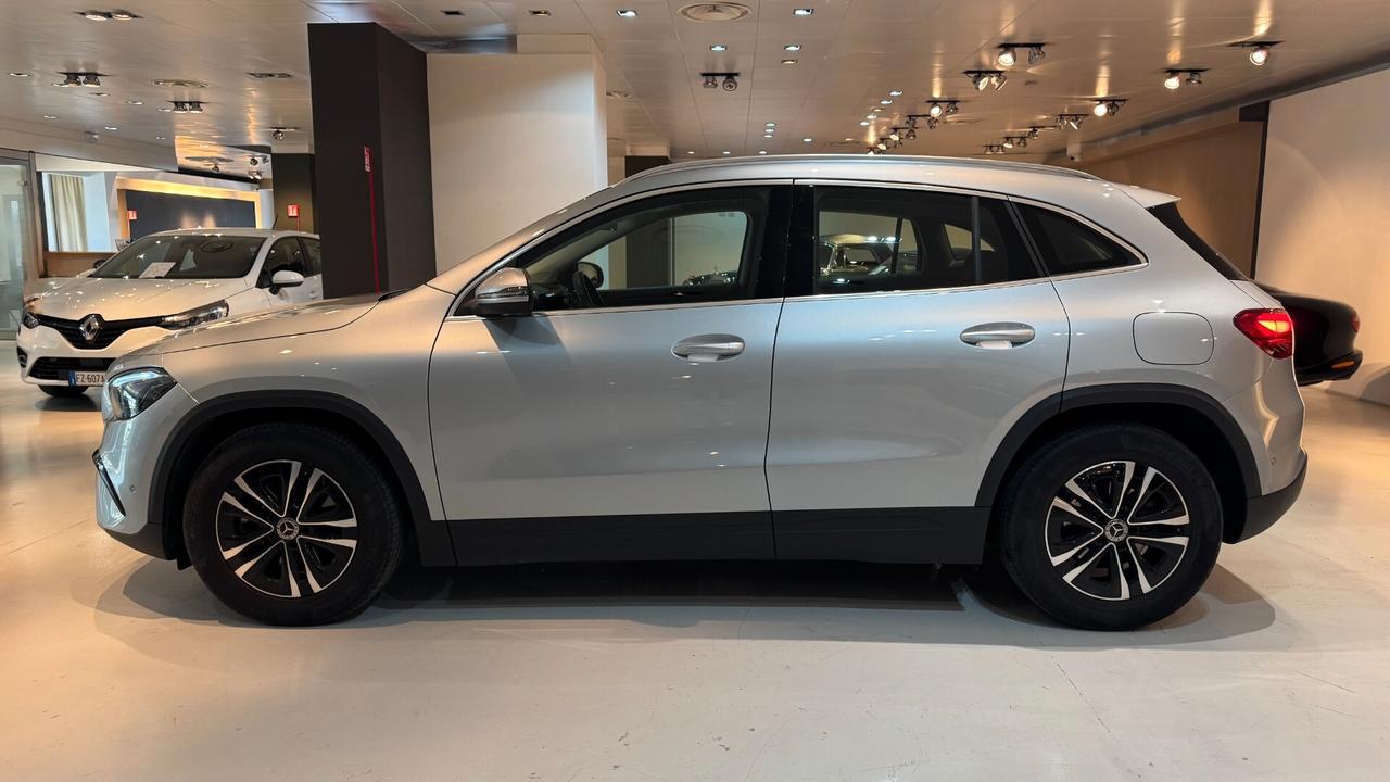 MERCEDES-BENZ GLA 180d Advanced - 2024