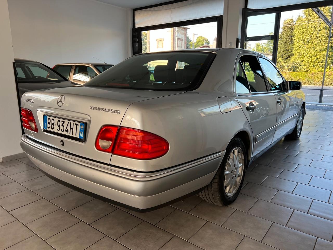 Mercedes-benz E 200 E 200 cat Elegance