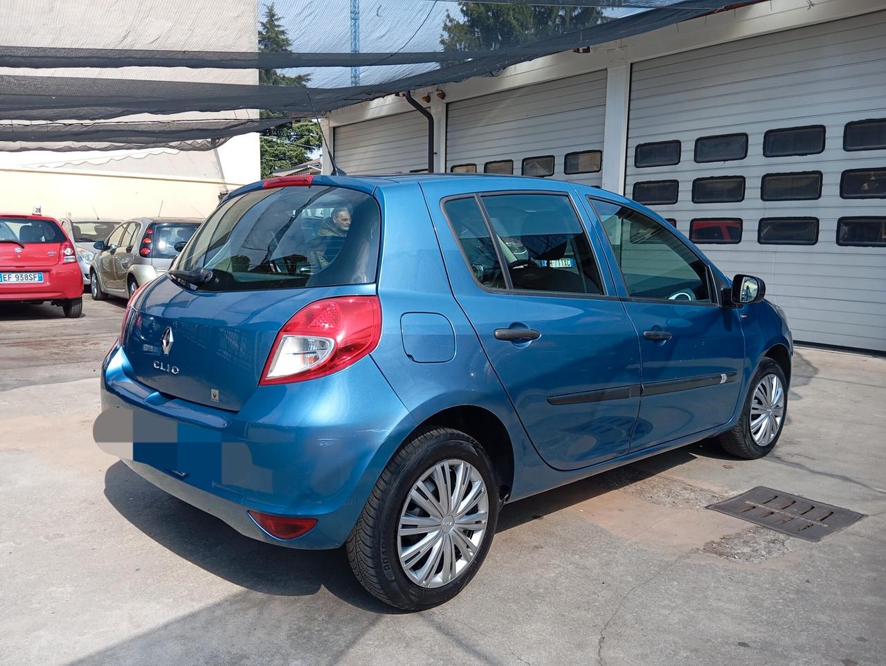 Renault Clio 1.2 16V 5 porte Confort permute