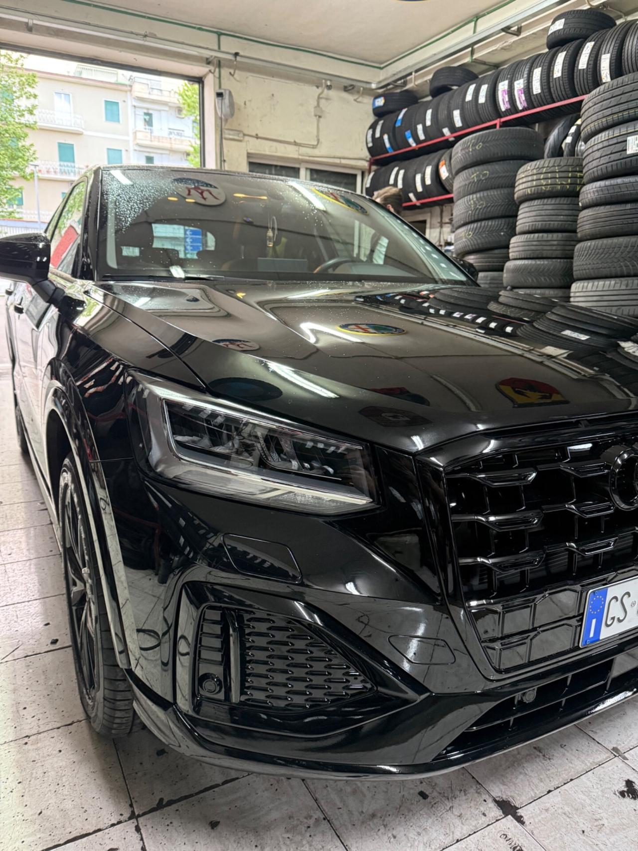 Audi Q2 30 TDI S tronic identity BLACK