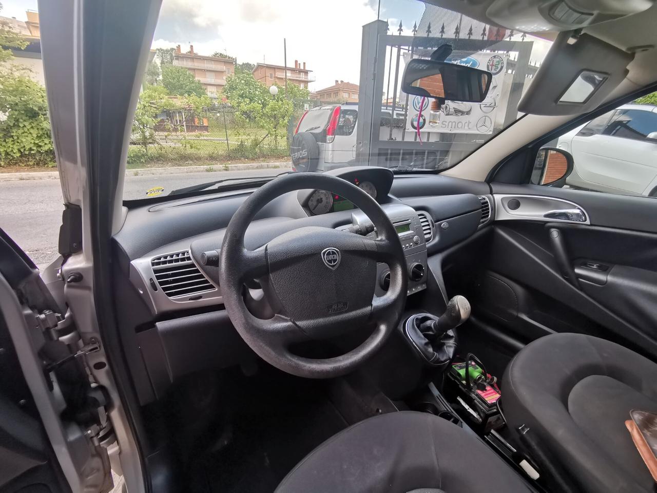 Lancia Ypsilon 1.3 MJT 75 CV Unyca