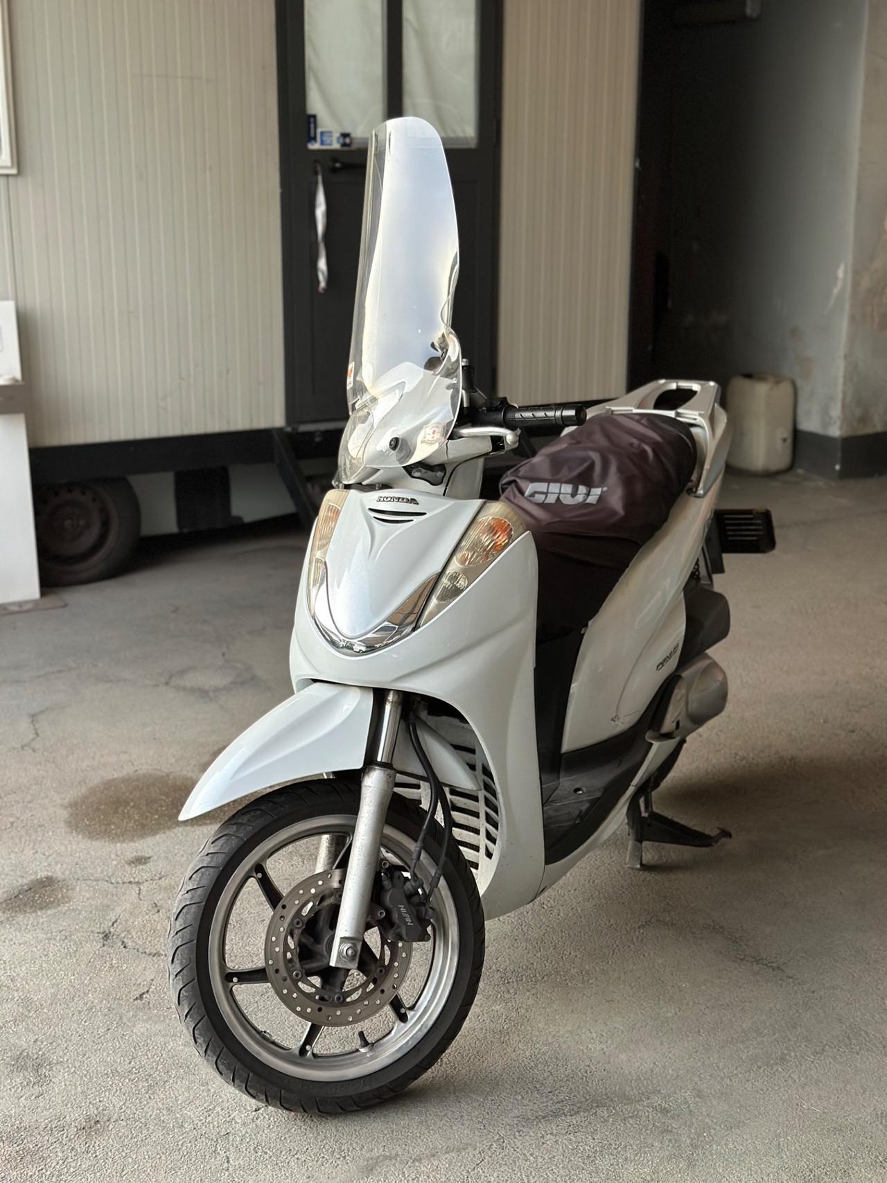 Honda SH 300