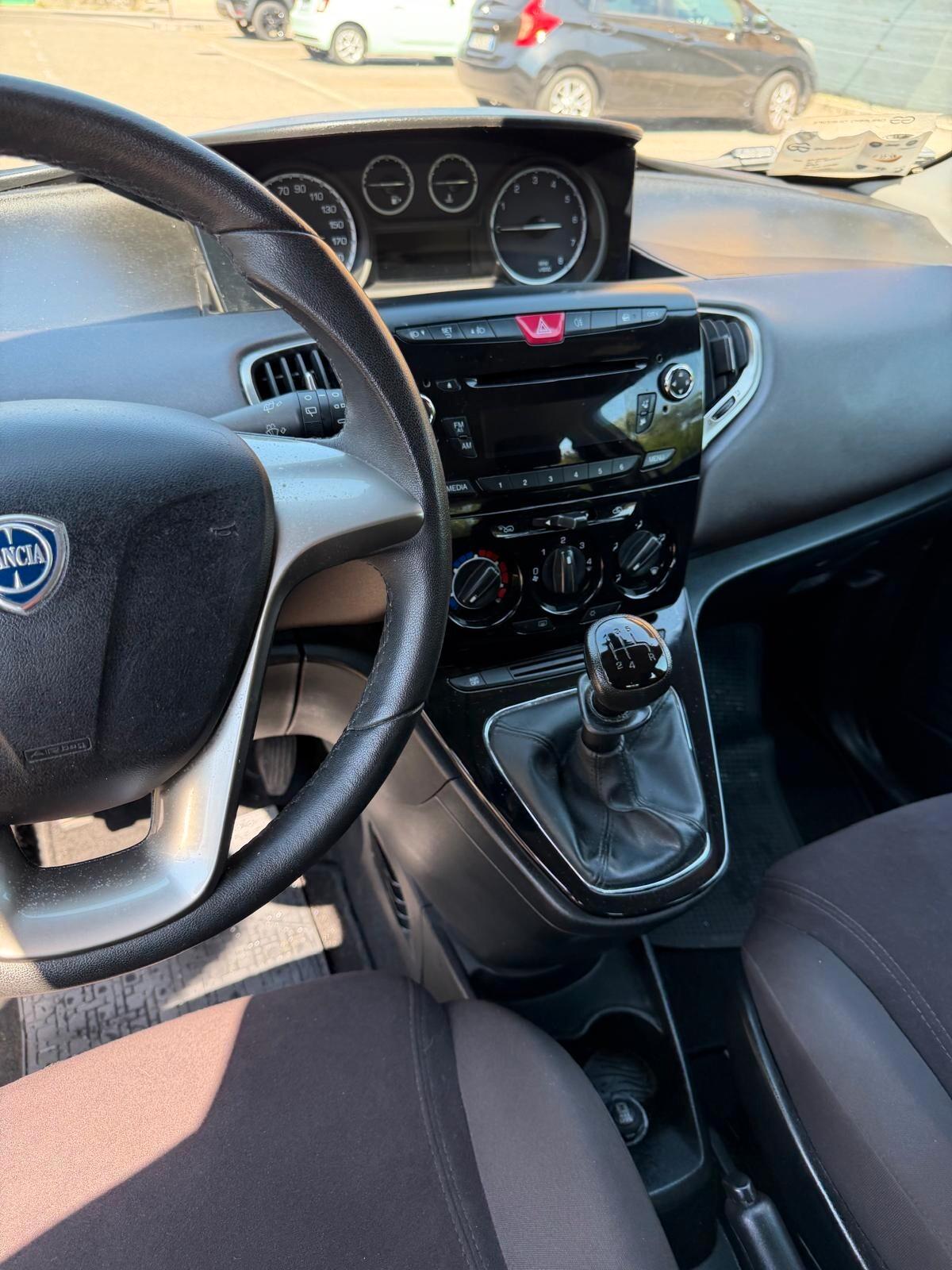 Lancia Ypsilon 1.2 - NEOPATENTATI - 12 MESI DI GARANZIA -