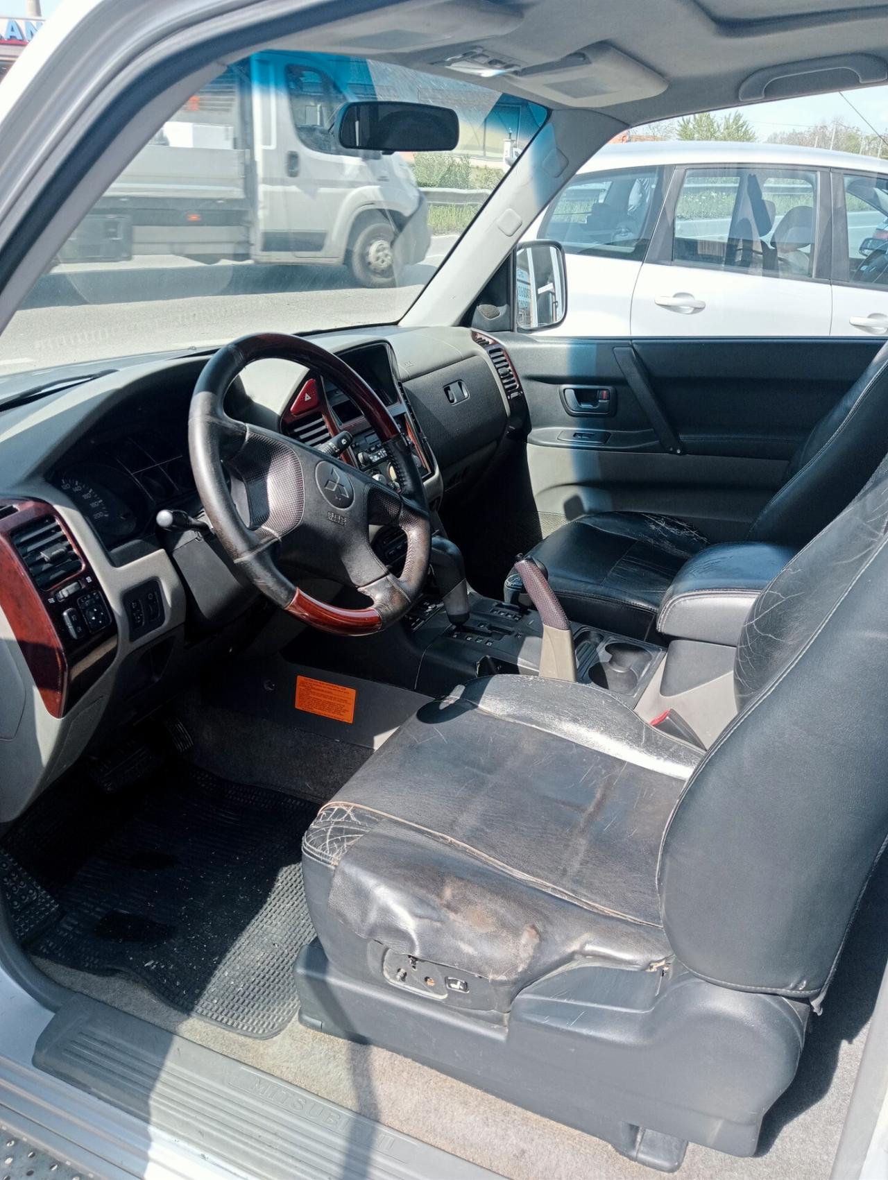 Mitsubishi Pajero 3.2 16V DI-D 3p. GLX Cambio Automatico