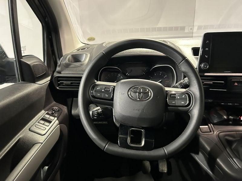 Toyota Proace City Verso 1.2 110 CV S&S Short Executive + GANCIO TRAINO