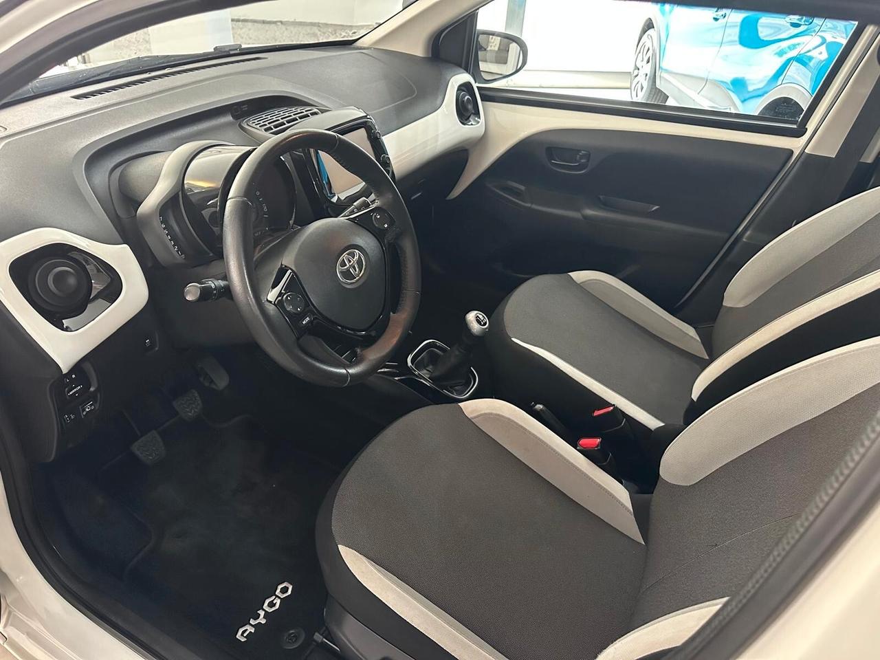 Toyota Aygo 1.0 VVT-i 69 CV 5 porte x-wave