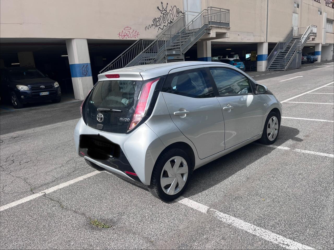 Toyota Aygo 1.0 VVT-i 69 CV 5 porte x-play TSS