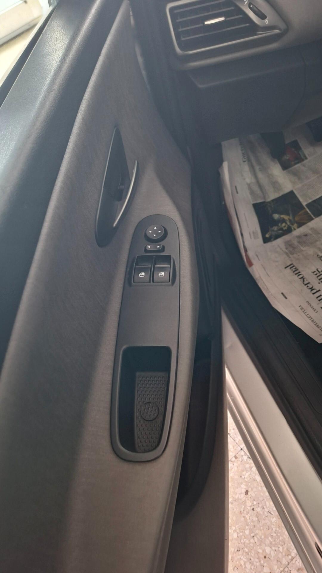 Lancia Ypsilon 1.2 69 CV 5 porte GPL Ecochic Silver