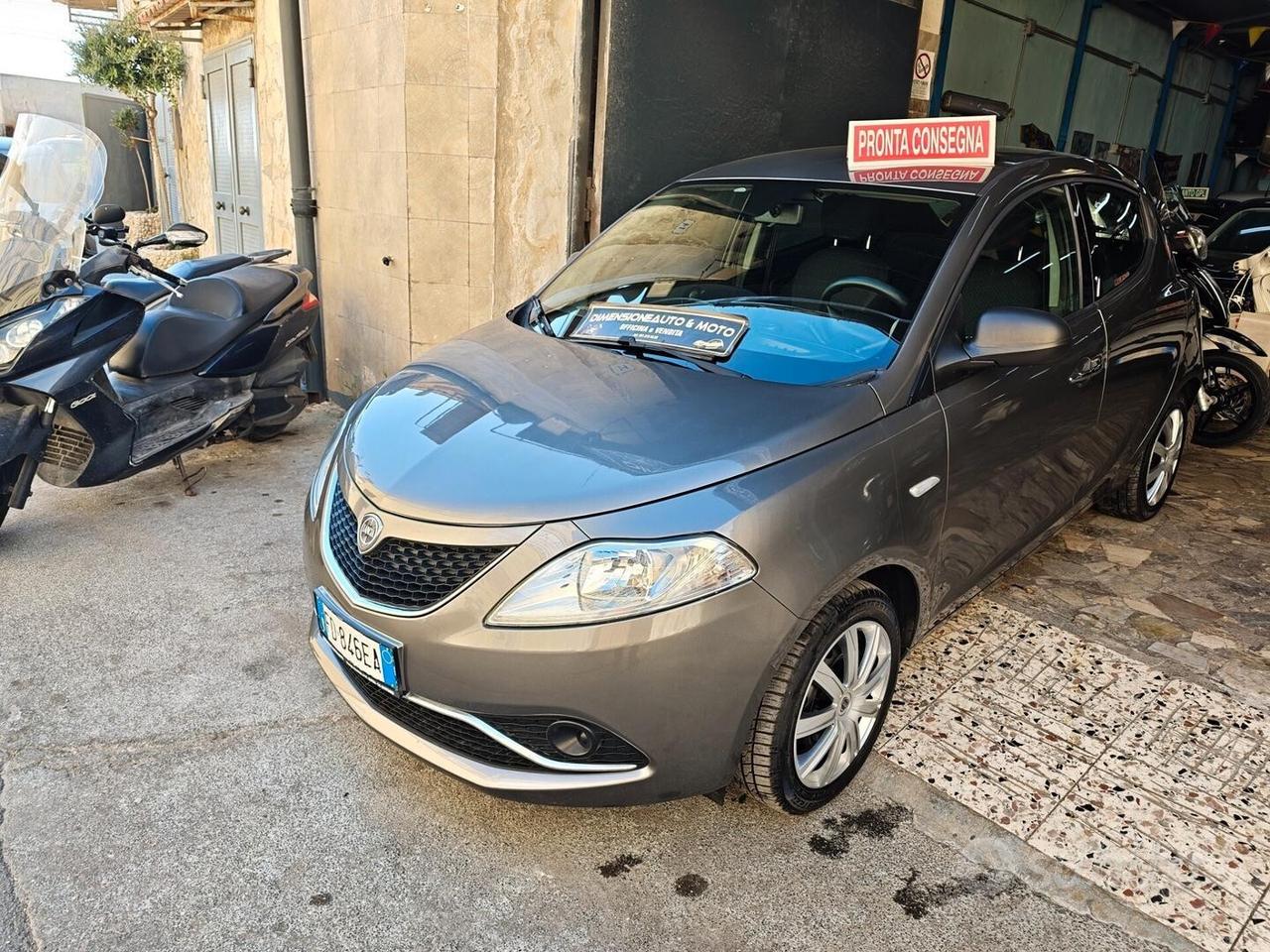 Lancia Ypsilon 1.2 69 CV 5 porte Silver