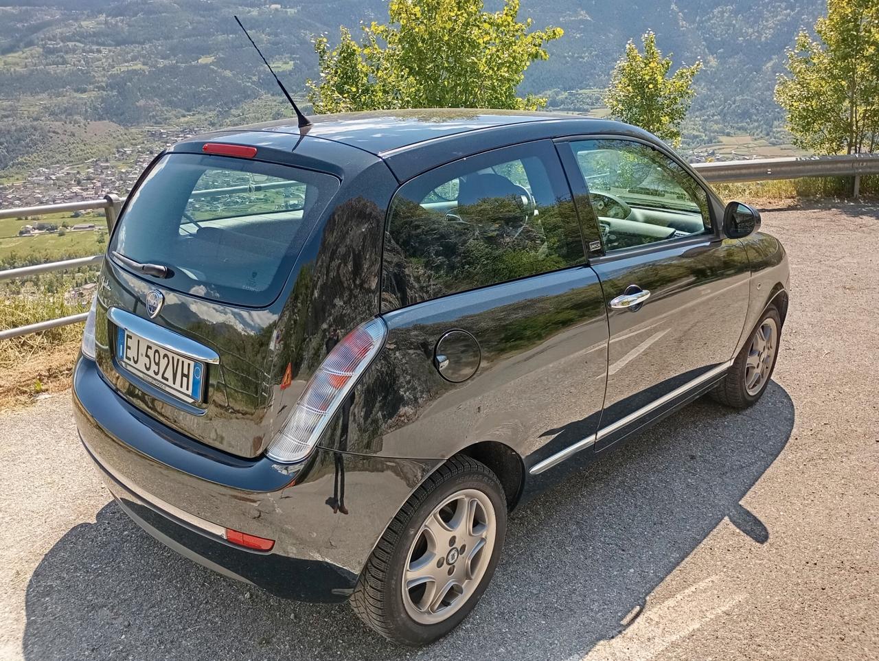 Lancia Ypsilon 1.2 69 CV Unyca