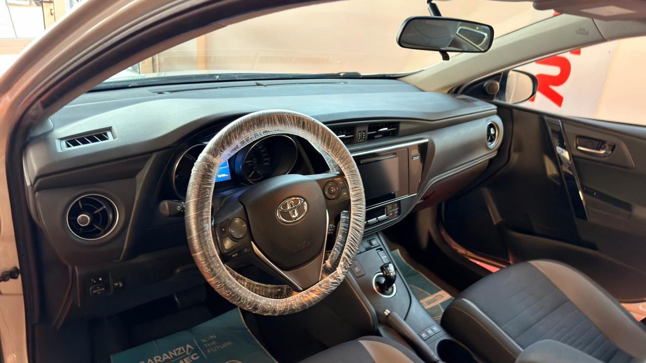 Toyota Auris 1.8 Hybrid Lounge