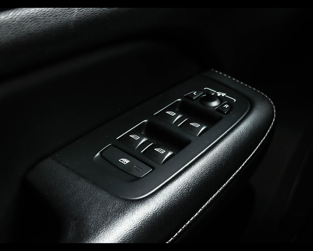 VOLVO V60 (2018-->) - V60 D4 Geartronic Inscription