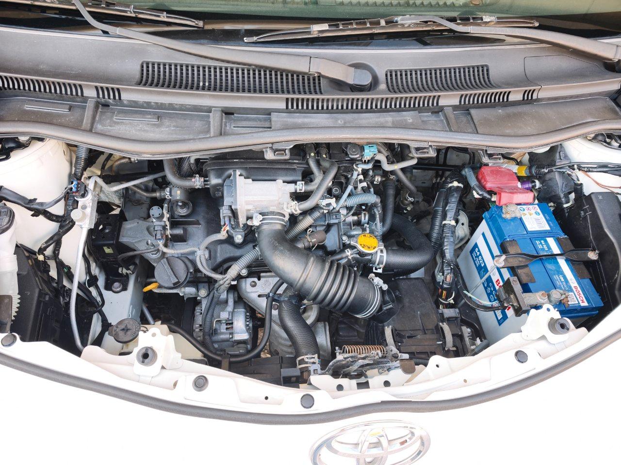 Toyota iQ 1.0 Tobasco cvt