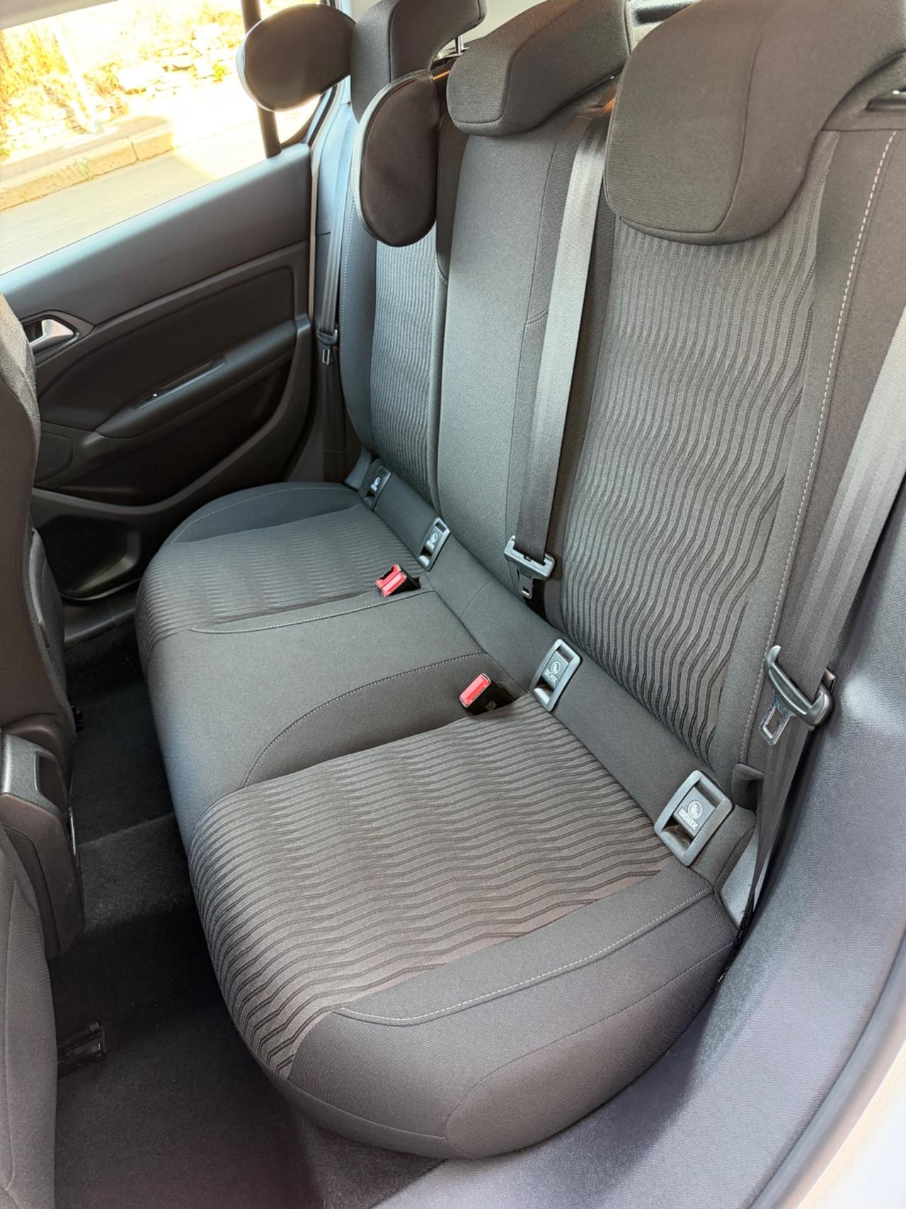 Peugeot 308 1.6 HDi 92 CV BERLINA *140.000km*