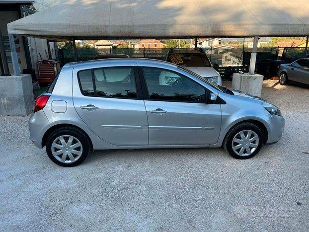 Renault clio neopatentati