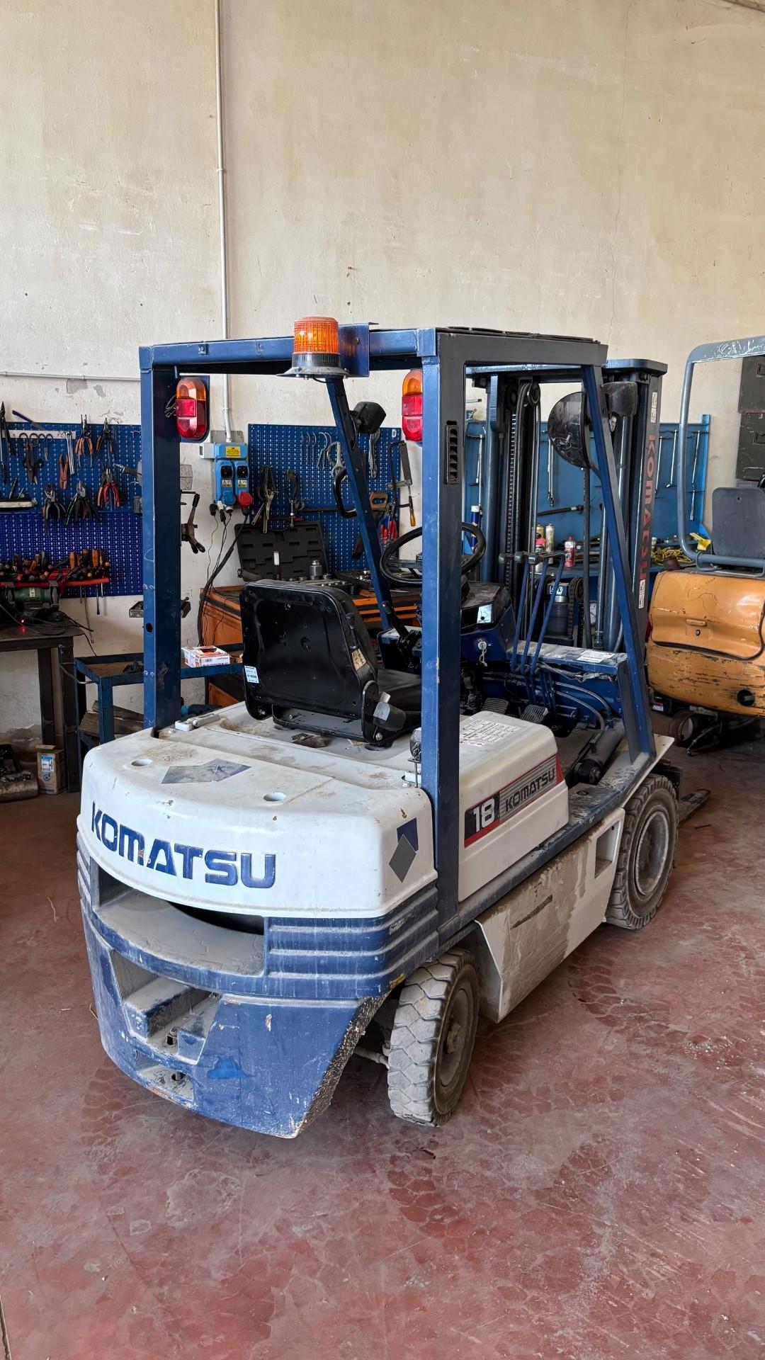 Komatsu 18