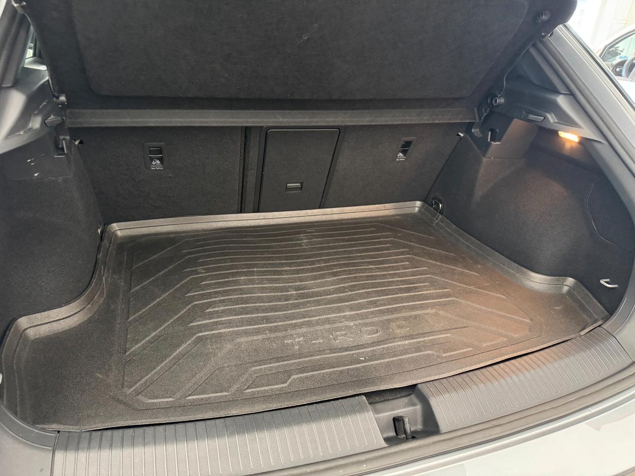 Volkswagen T-Roc R-Line / 1.5 TSI ACT 150cv / DSG / 2023