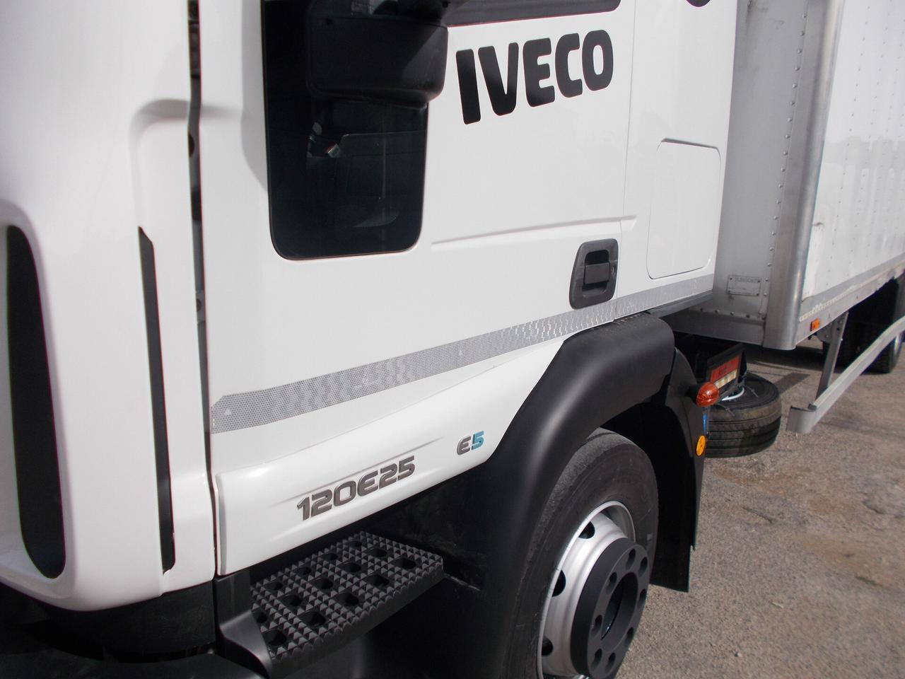 Iveco 120e25 2011 furgone mt.820 e.5