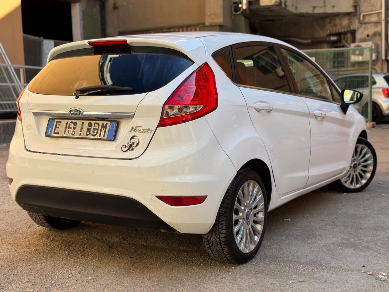 FORD FIESTA 1.2 BENZINA 5.P TITANIUM GARANZIA 12 MESI
