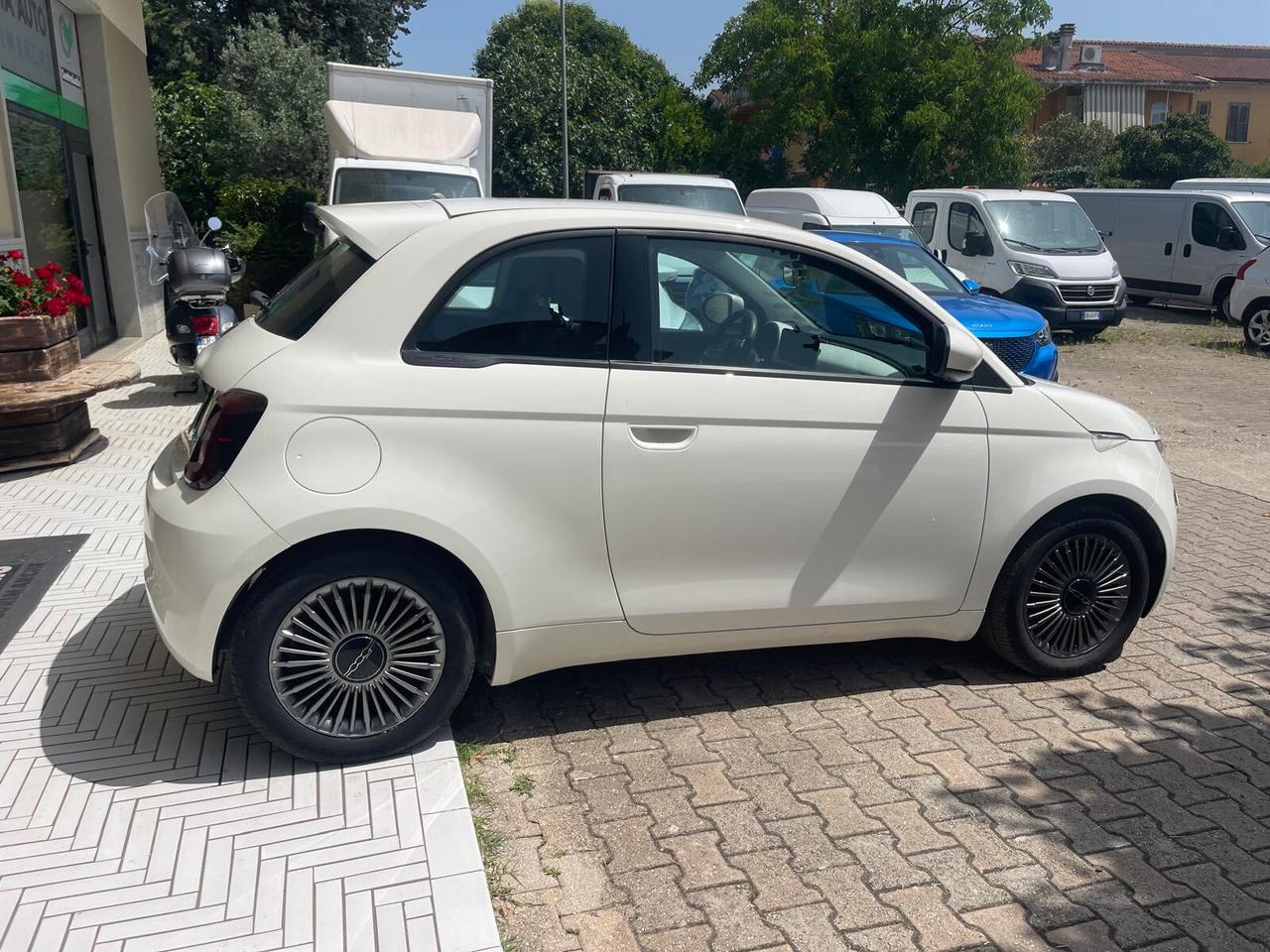 Fiat 500 500e Berlina 42 kWh La Prima