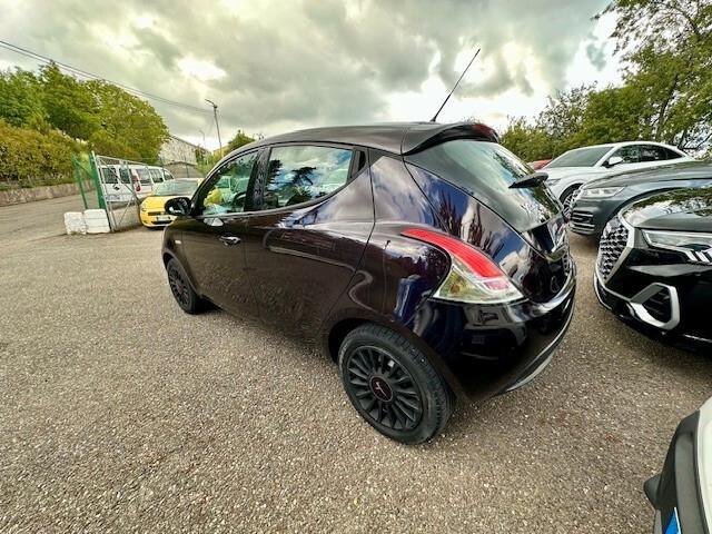 Lancia Ypsilon 1.2 69 CV 5 porte Elefantino