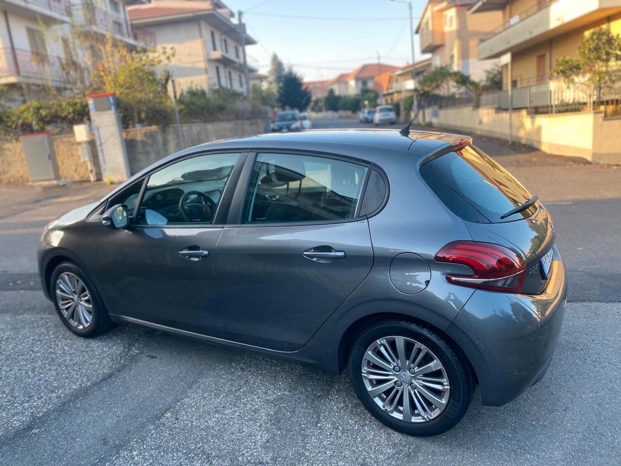 Peugeot 208 PureTech 82 5 porte Allure