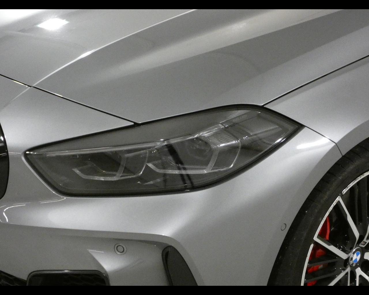 BMW Serie 1 (F40) - M 135i xDrive