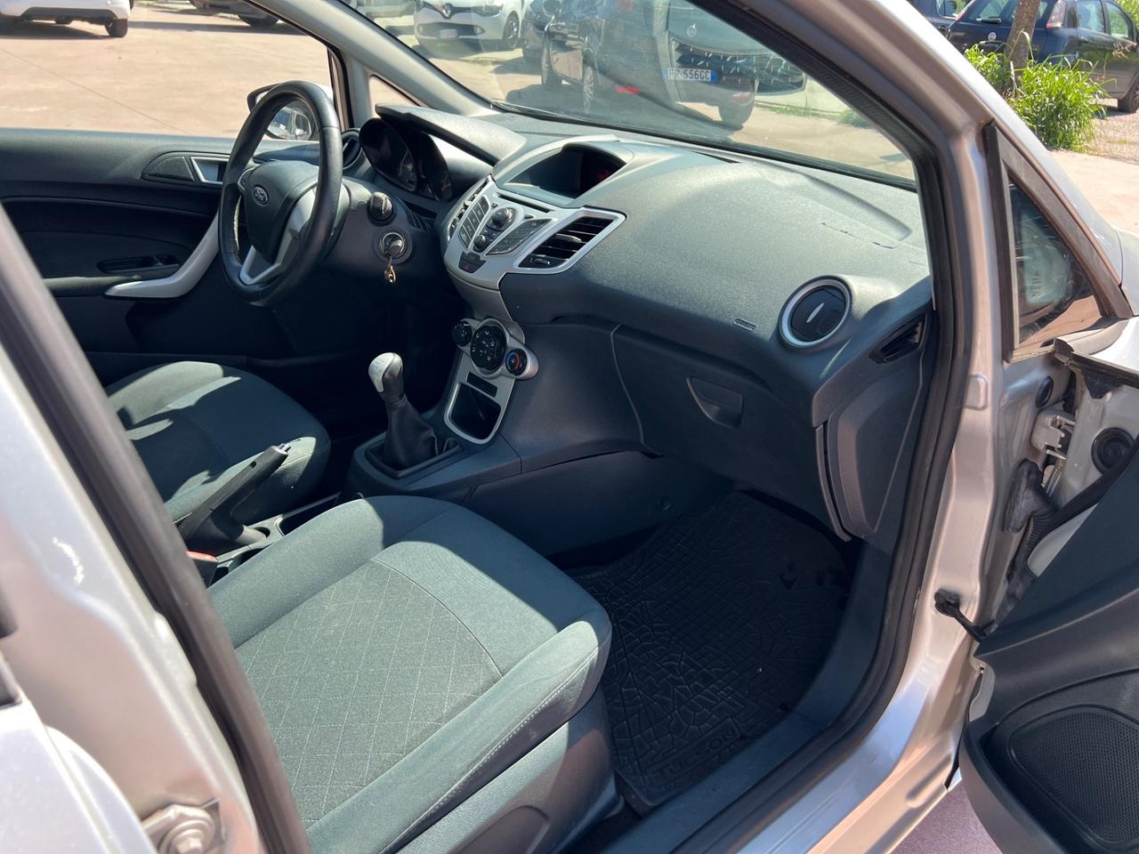Ford Fiesta 1.4 16V 5p. Bz.- GPL Titanium Bs.