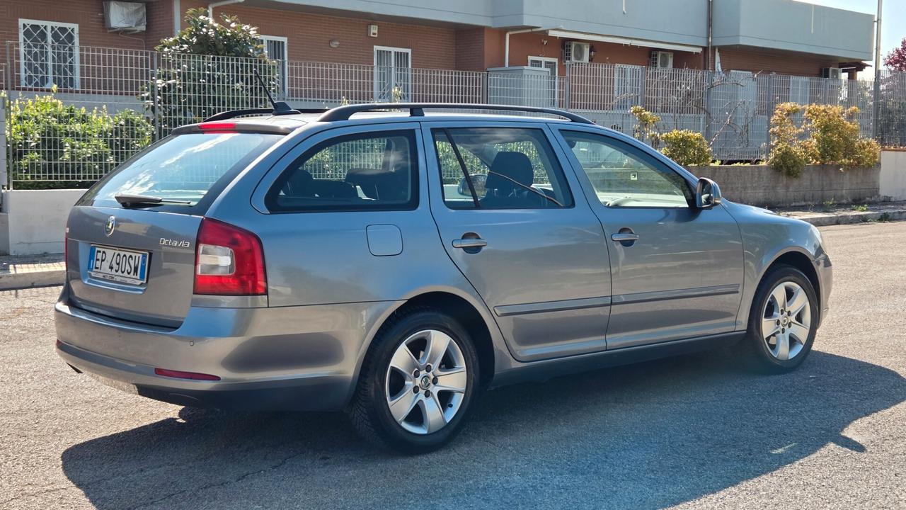 Skoda Octavia 1.6 TDI 105 CV Wagon Elegance uni pro