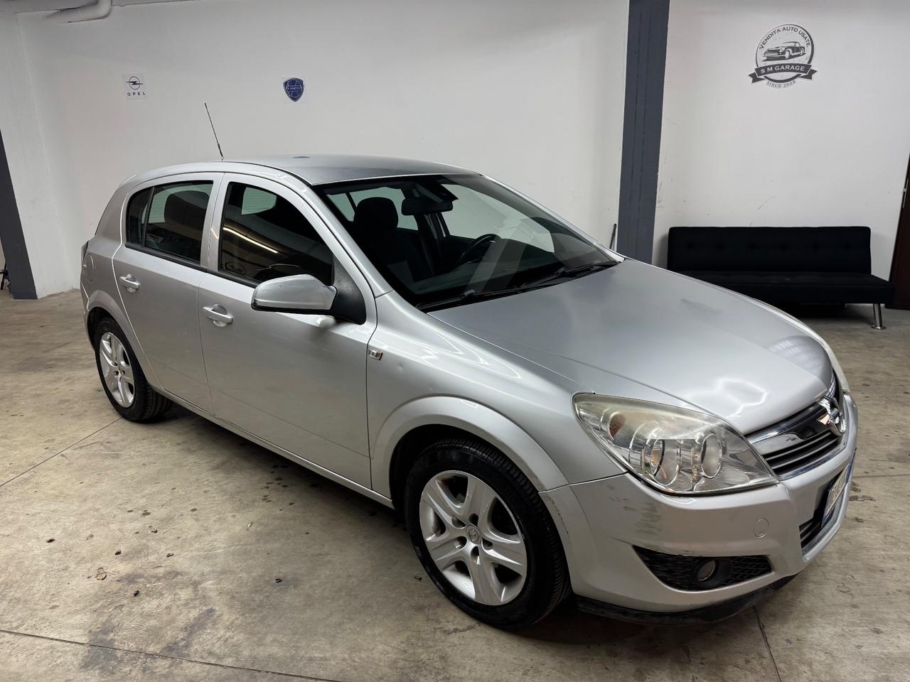 Opel Astra 1.6 16V GPL-TECH - 2010