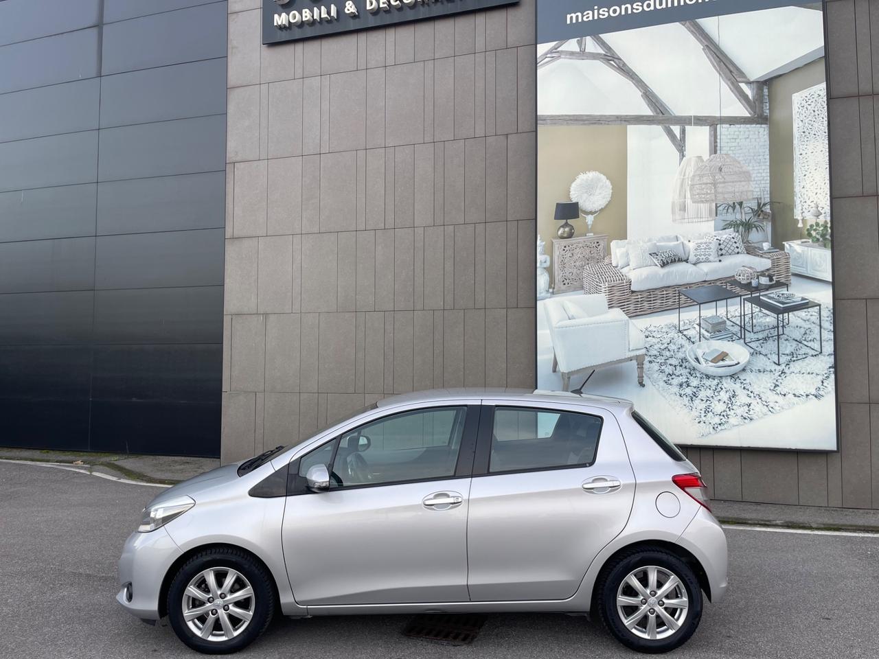 Toyota Yaris 1.3 5 porte Lounge