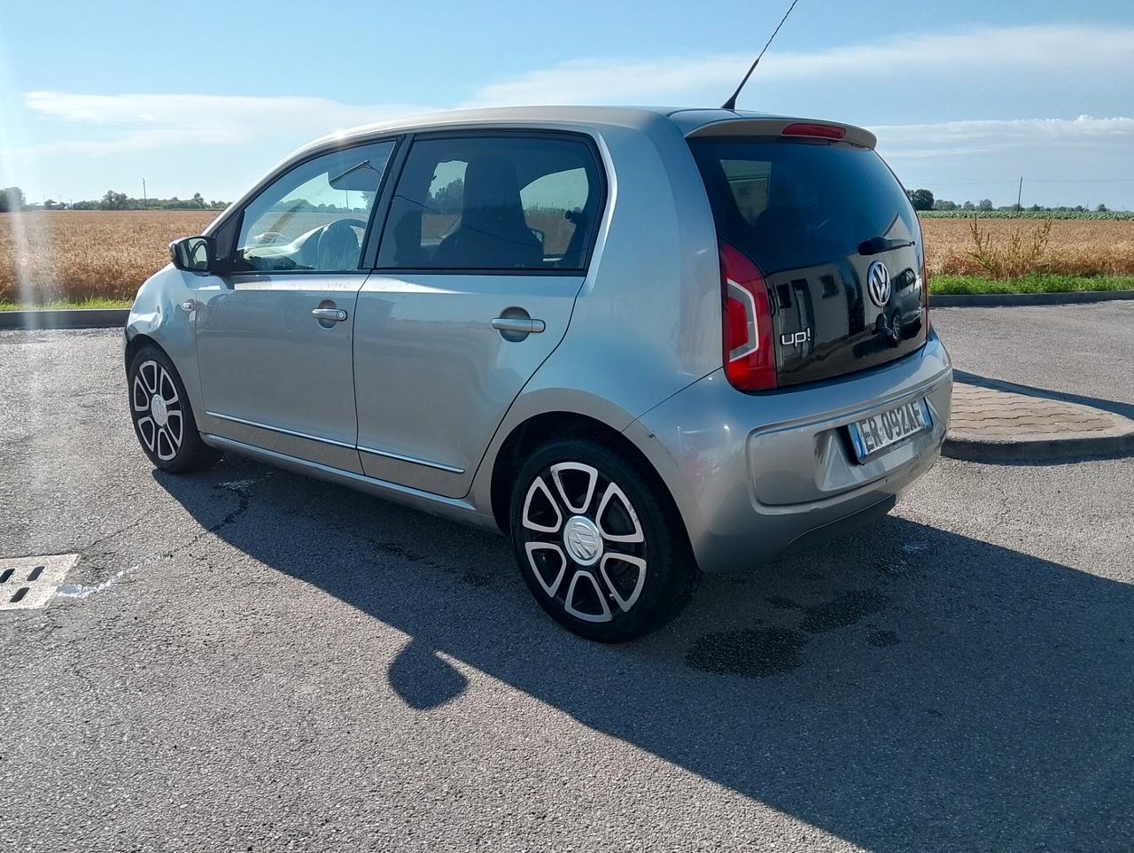 Volkswagen up 1.0 tutta tagliandata full optional