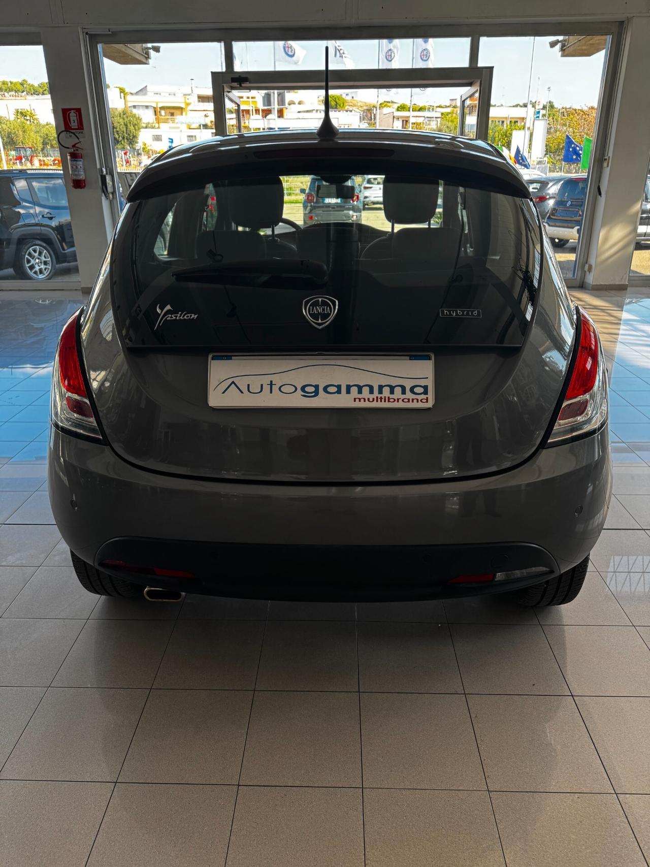 LANCIA YPSILON GOLD HYBRID -