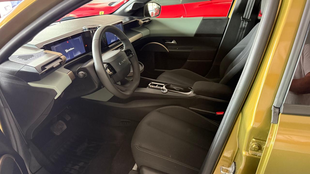 Lancia Ypsilon Hybrid e-DCT