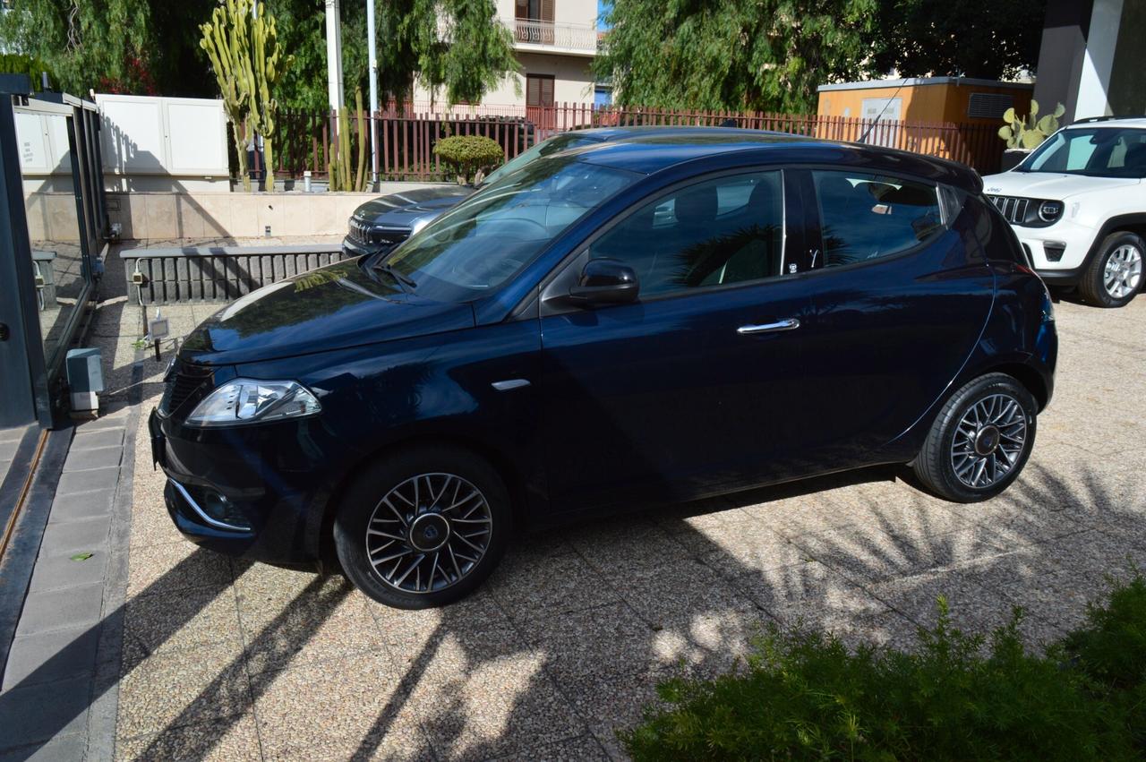 Lancia Ypsilon 1.2 69 CV 5 porte Silver