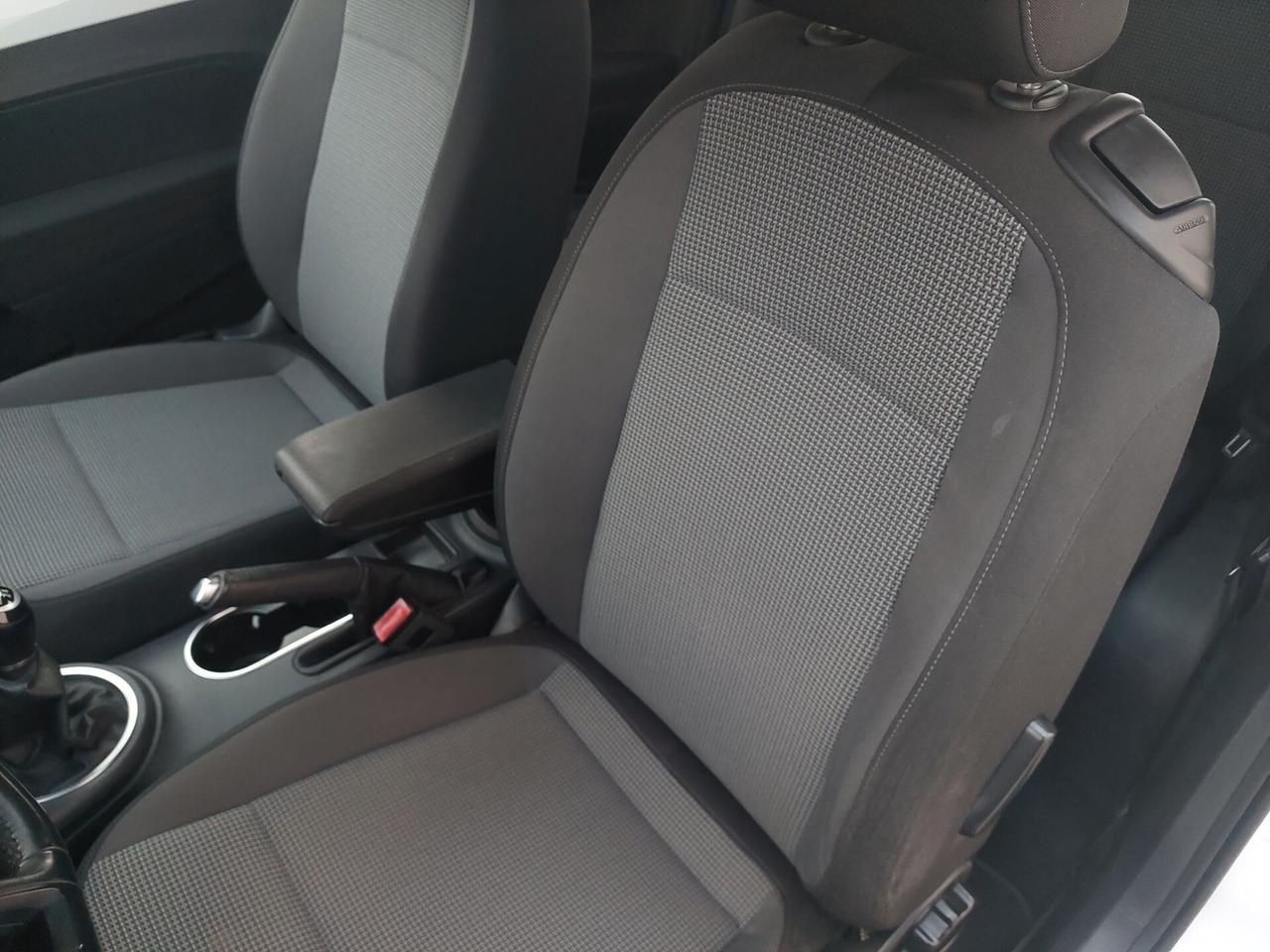 Volkswagen Maggiolino 1.6 TDI Design *NEOPATENTATI*