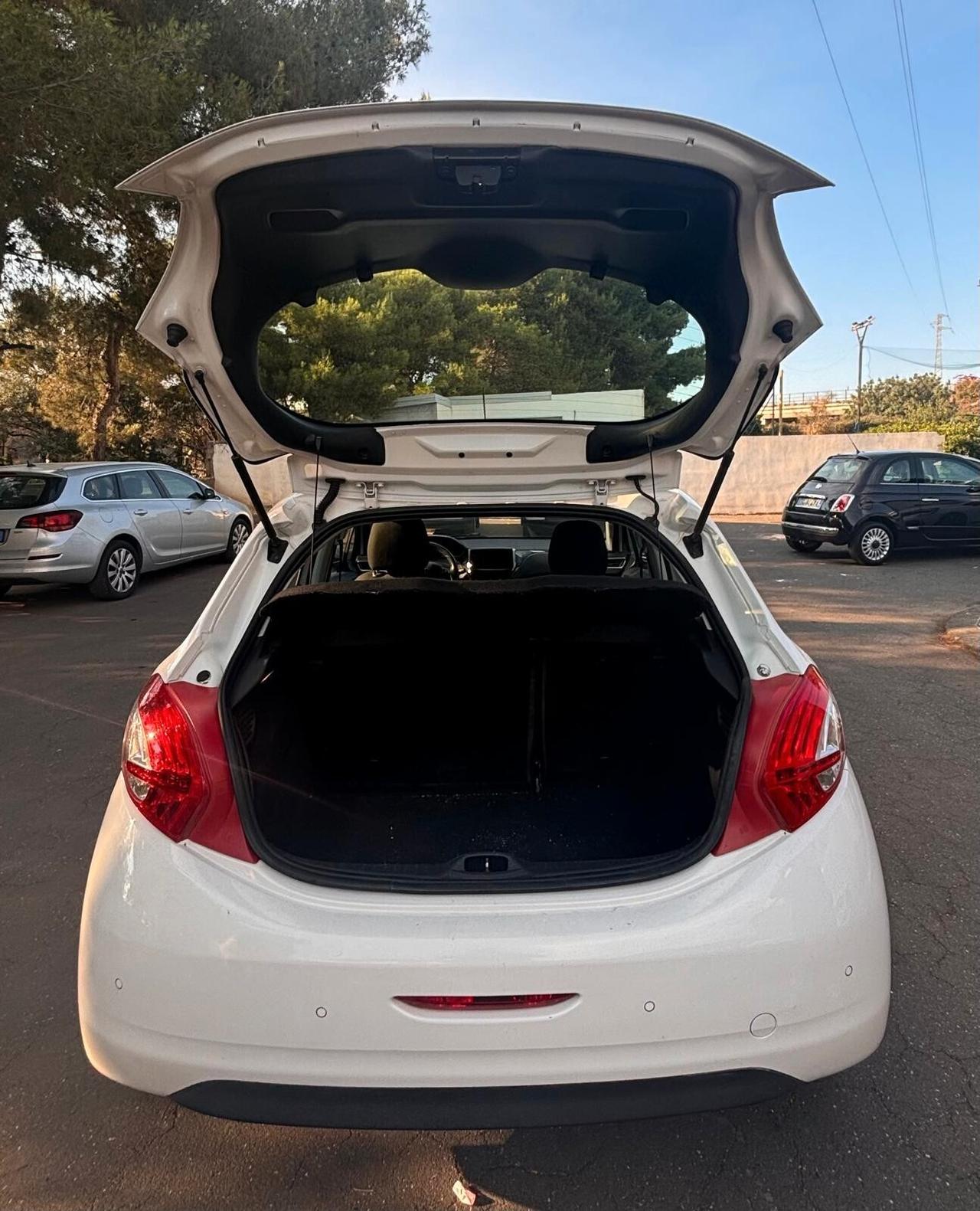 Peugeot 208 1.4 HDi 68 CV 5 porte Allure