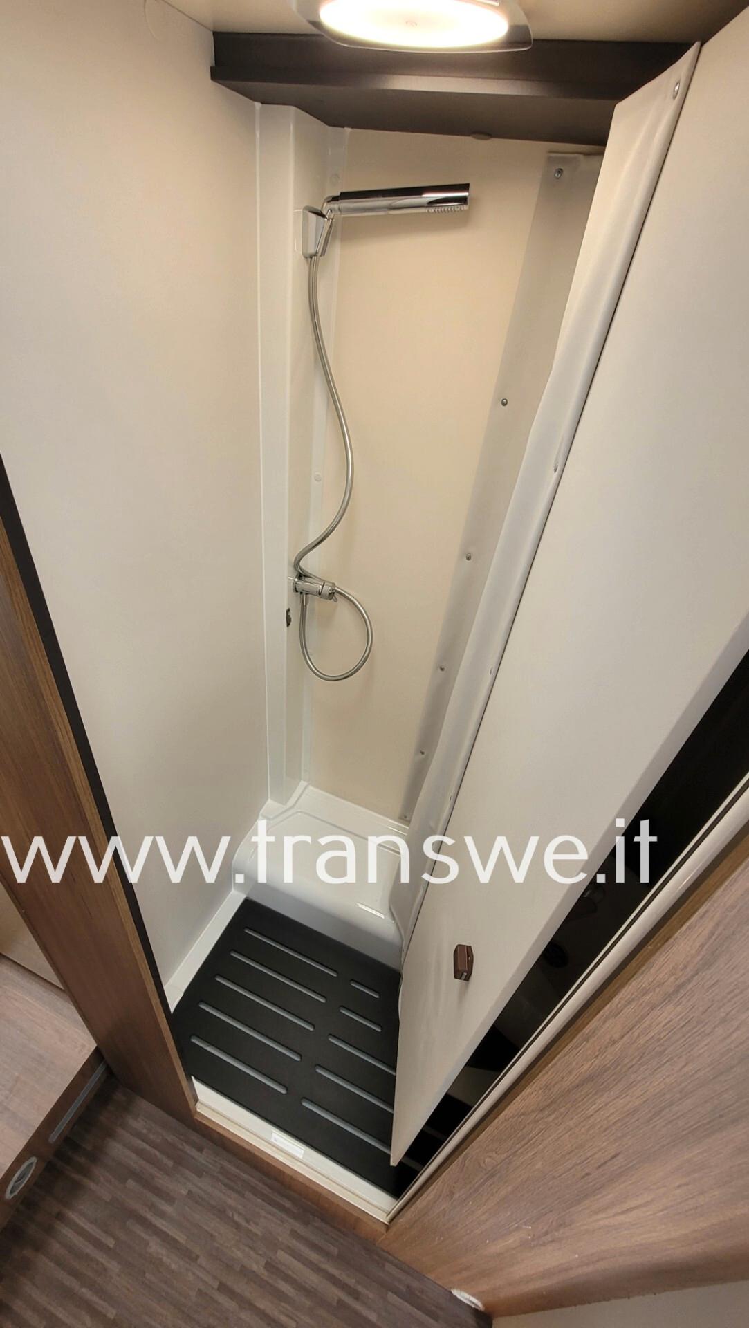 Elnagh Baron Compact 539 Camper semintegrale con letti gemelli versione